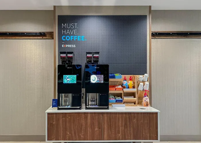 Holiday Inn Express & Suites Charleston Arpt-Conv Ctr Area By Ihg