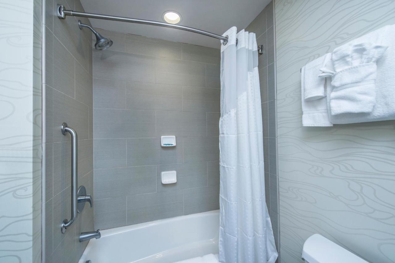 Hotel Express & Charleston Arpt-conv Ctr Area By Ihg North Charleston