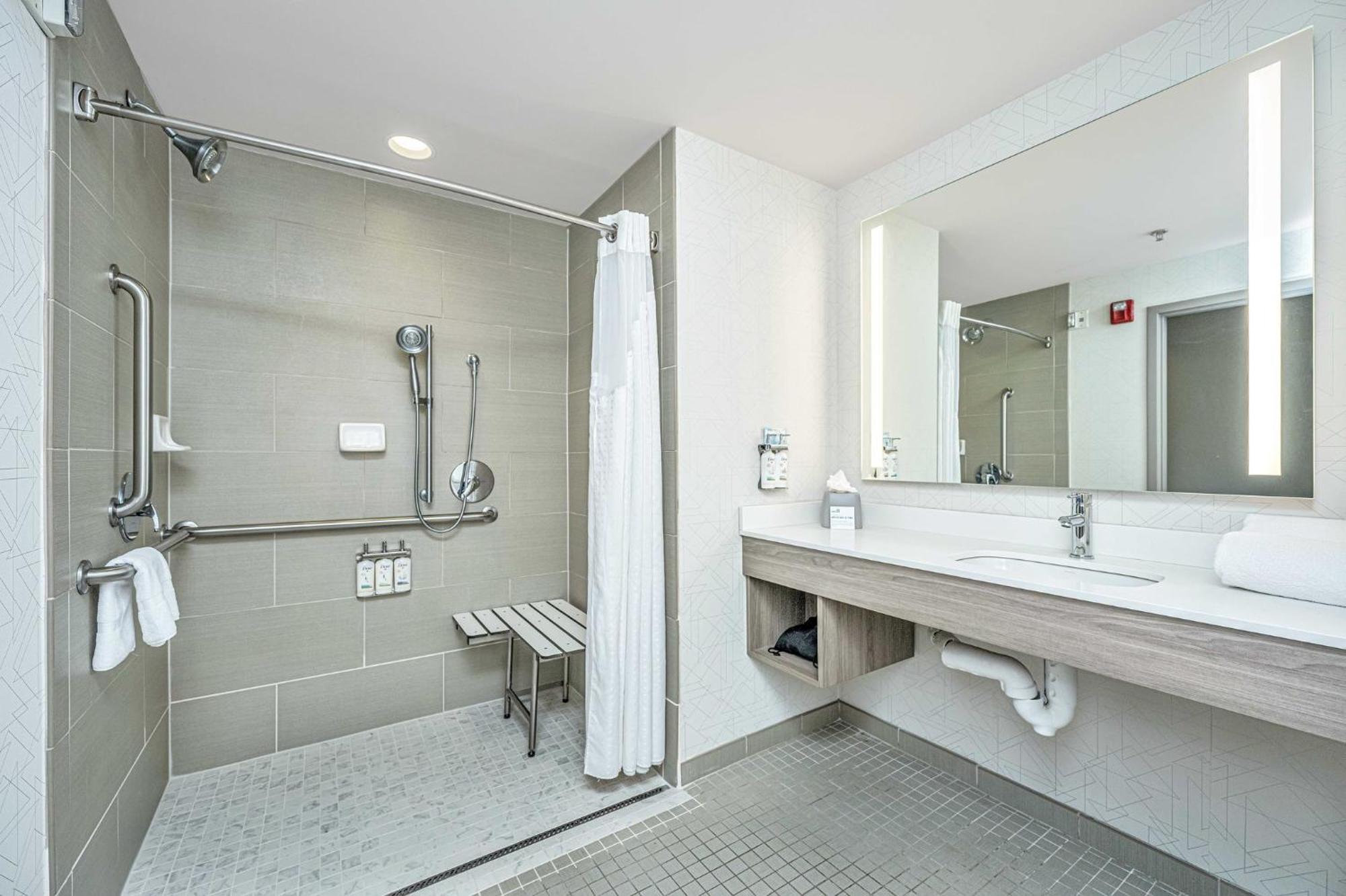 Hotel Express & Charleston Arpt-conv Ctr Area By Ihg