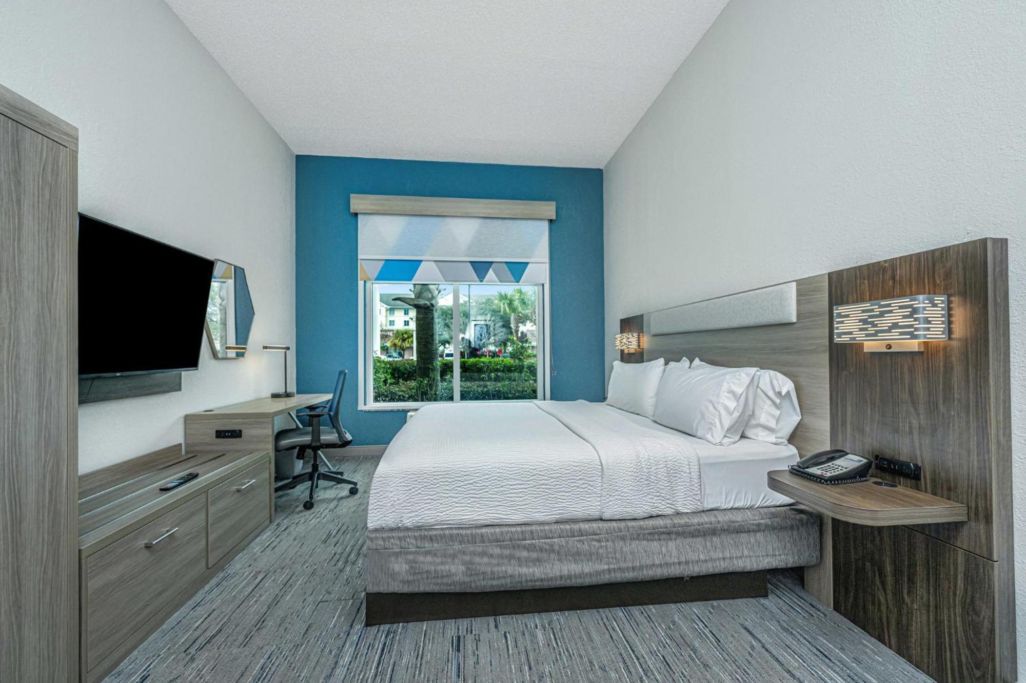 Hotel Express & Charleston Arpt-conv Ctr Area By Ihg