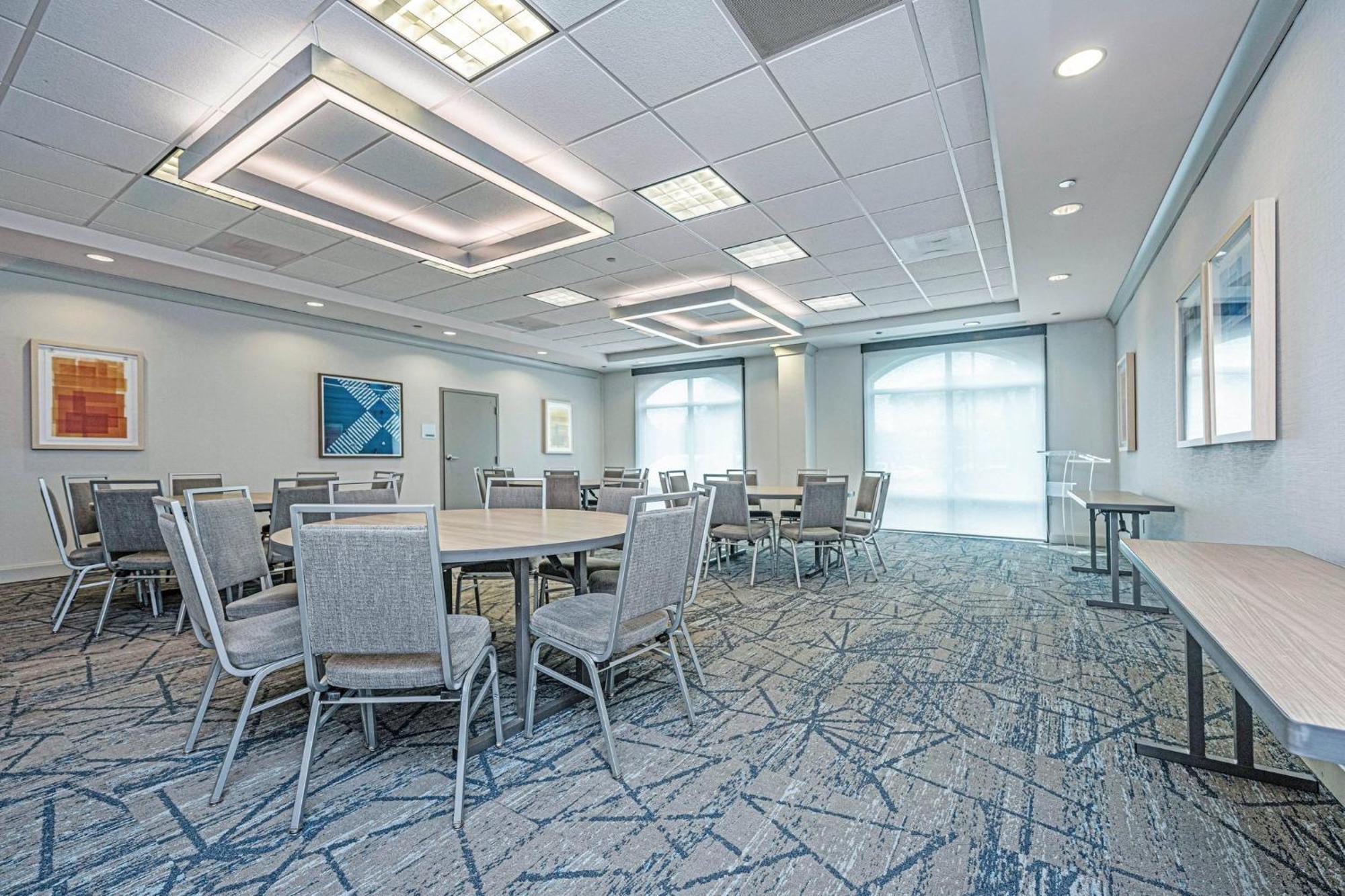 Express & Charleston Arpt-conv Ctr Area By Ihg Hotel North Charleston