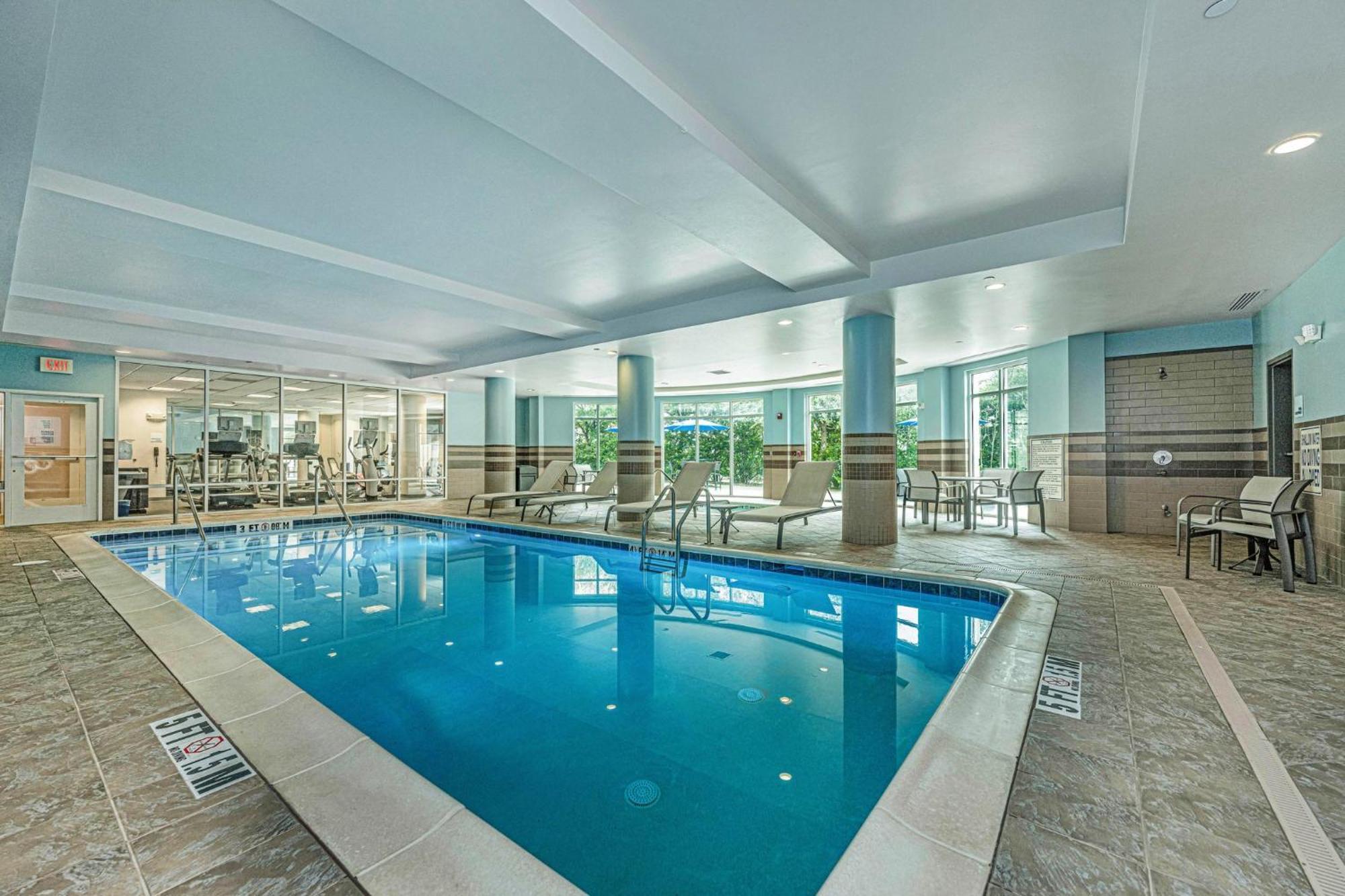 Hotel Express & Charleston Arpt-conv Ctr Area By Ihg North Charleston