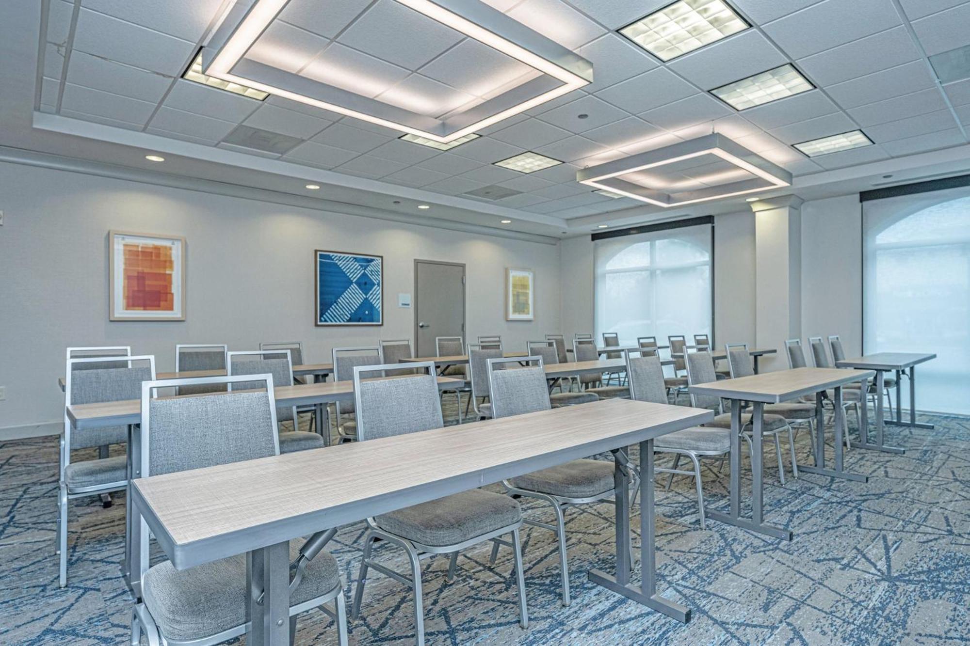 Express & Charleston Arpt-conv Ctr Area By Ihg 3* North Charleston