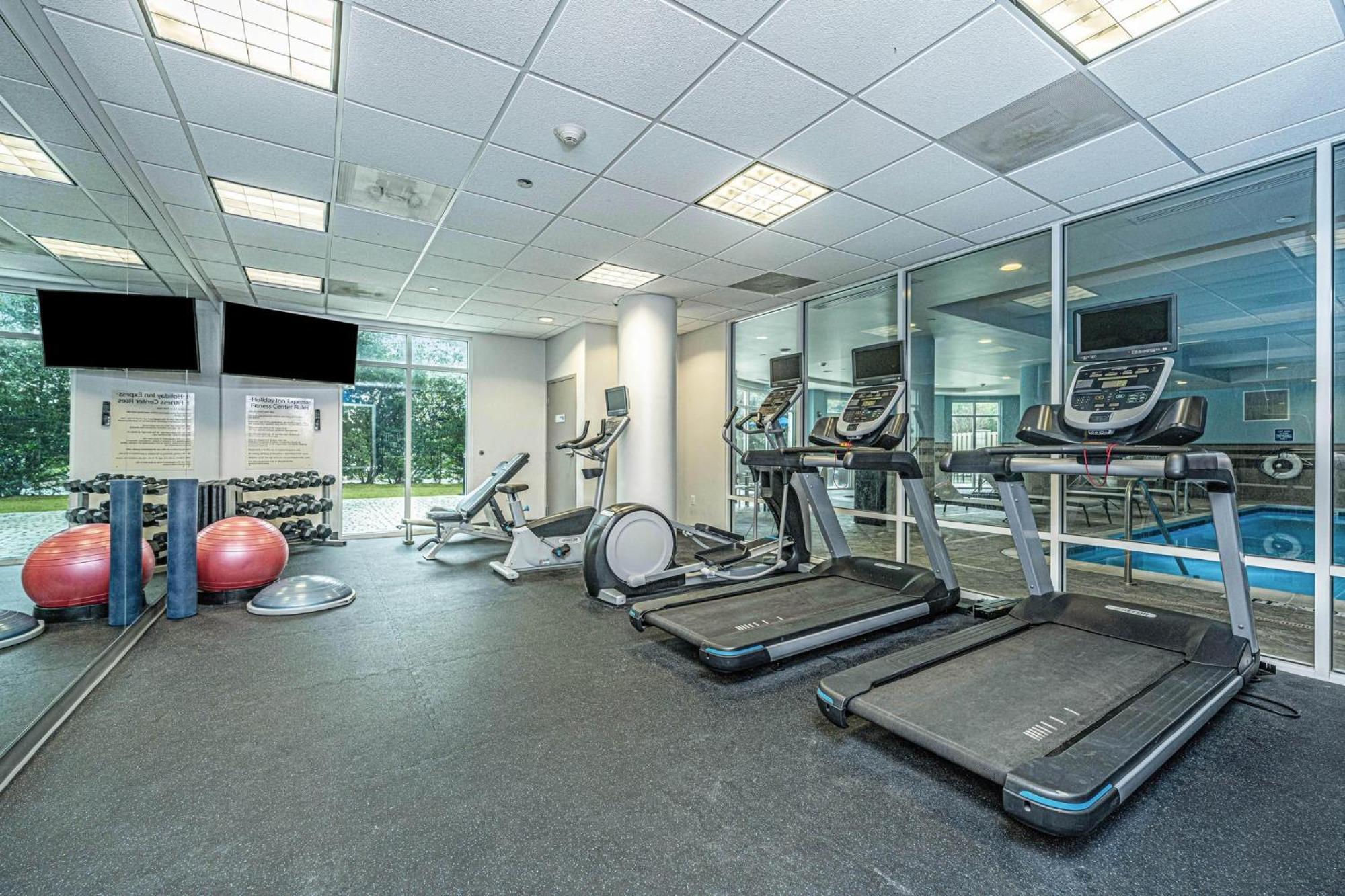 Hotel Express & Charleston Arpt-conv Ctr Area By Ihg North Charleston
