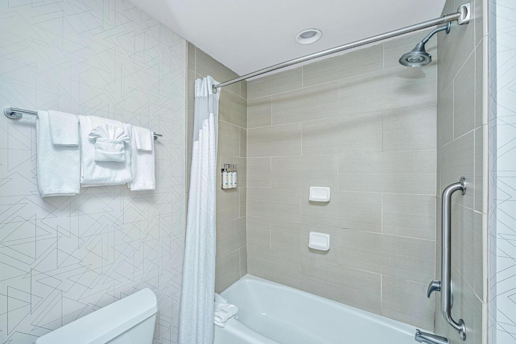 Express & Charleston Arpt-conv Ctr Area By Ihg 3* North Charleston