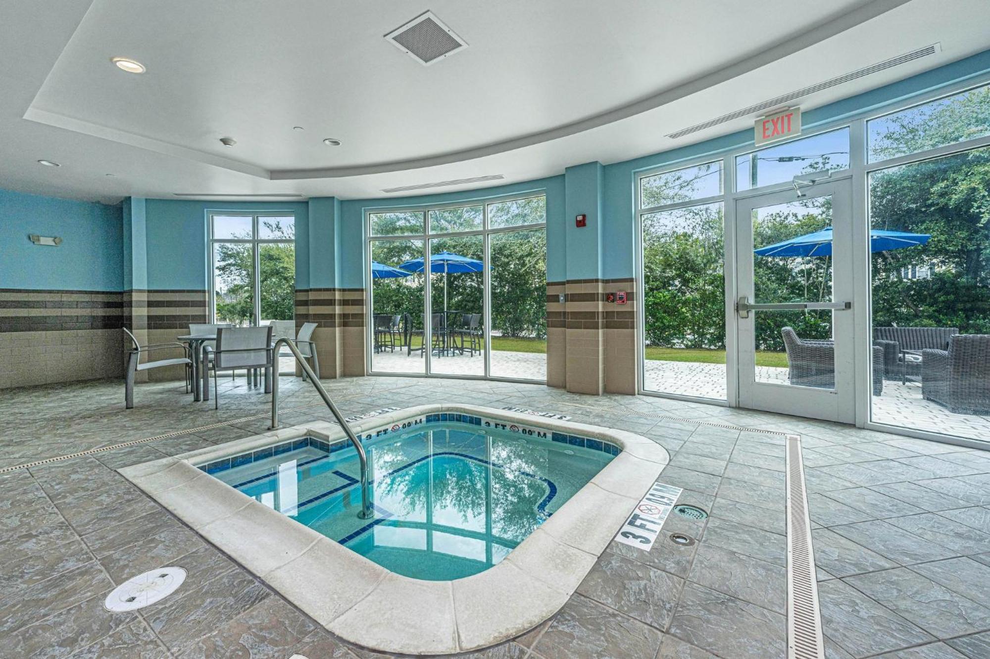 Express & Charleston Arpt-conv Ctr Area By Ihg 3*