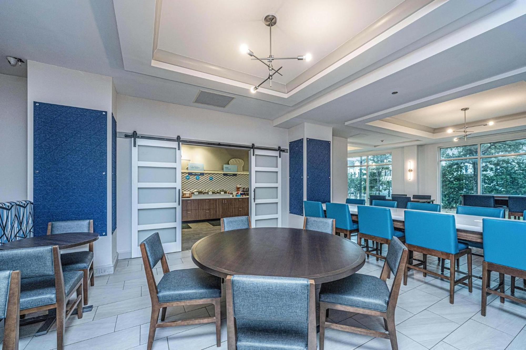 Express & Charleston Arpt-conv Ctr Area By Ihg North Charleston