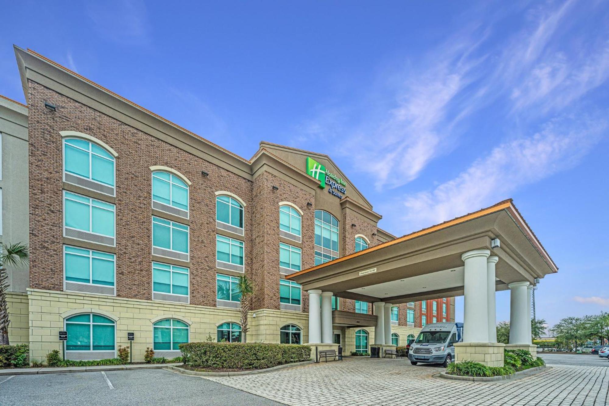 Express & Charleston Arpt-conv Ctr Area By Ihg