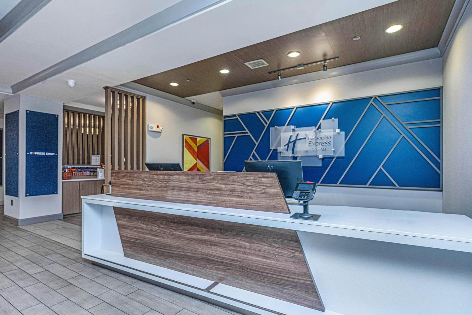 Express & Charleston Arpt-conv Ctr Area By Ihg North Charleston