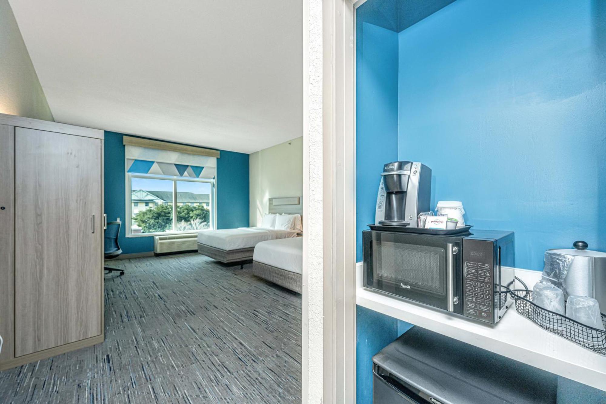 Express & Charleston Arpt-conv Ctr Area By Ihg Hotel North Charleston