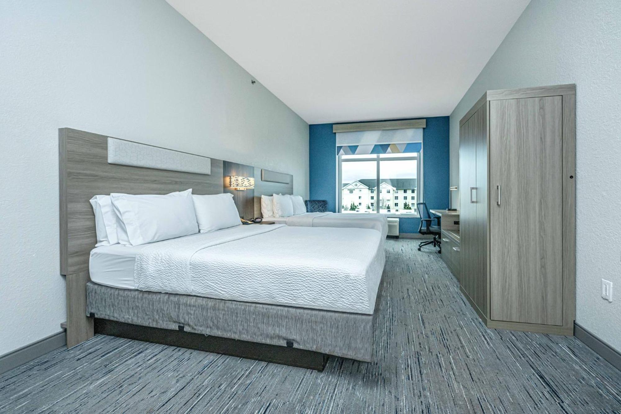 Express & Charleston Arpt-conv Ctr Area By Ihg Hotel