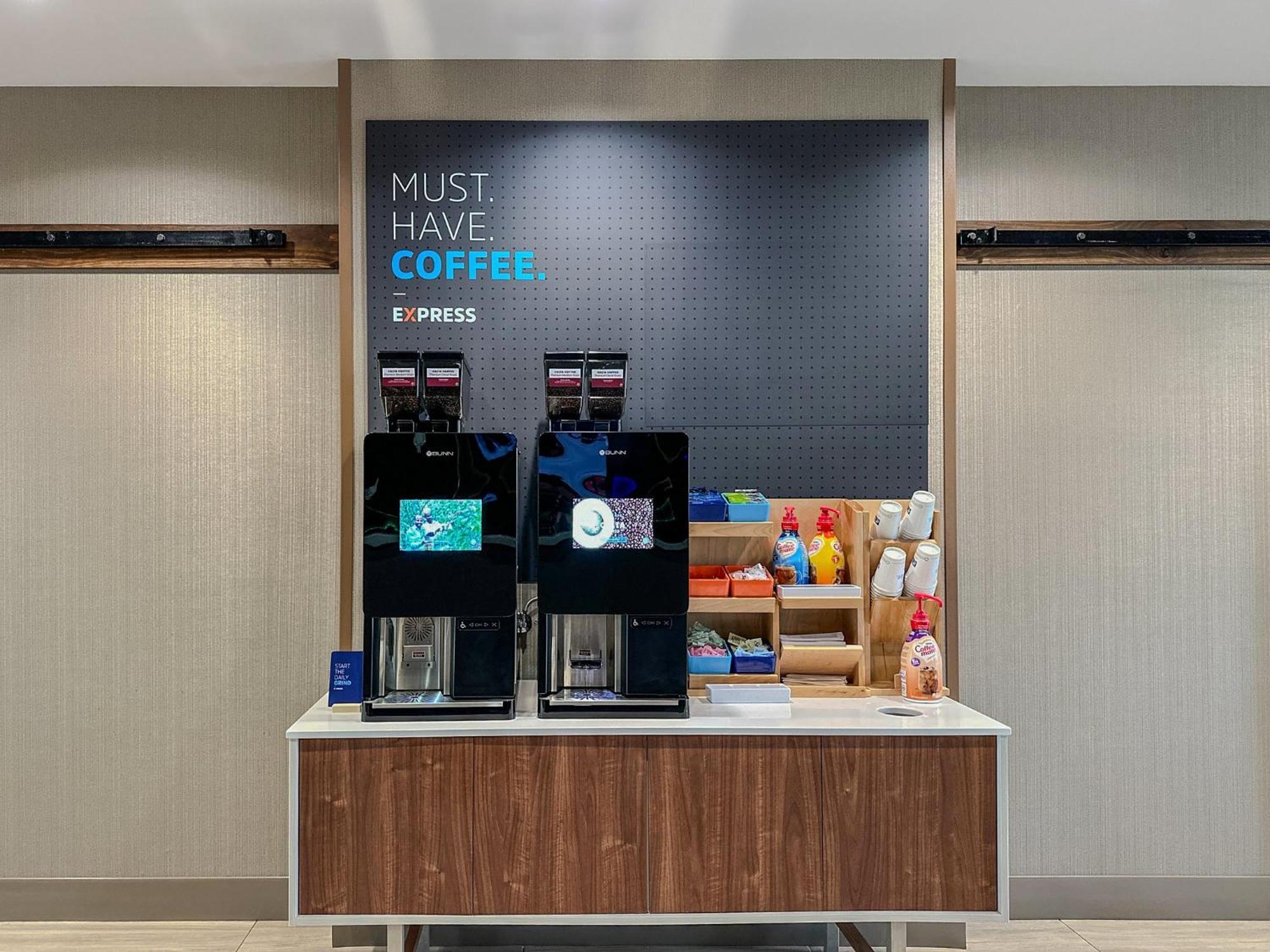 Hotel Express & Charleston Arpt-conv Ctr Area By Ihg 3*