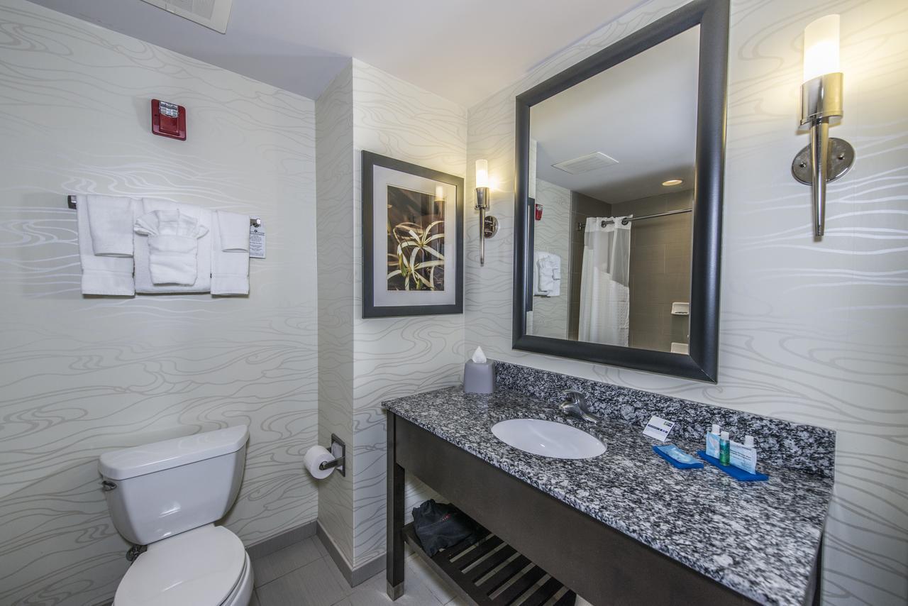 Hotel Express & Charleston Arpt-conv Ctr Area By Ihg North Charleston