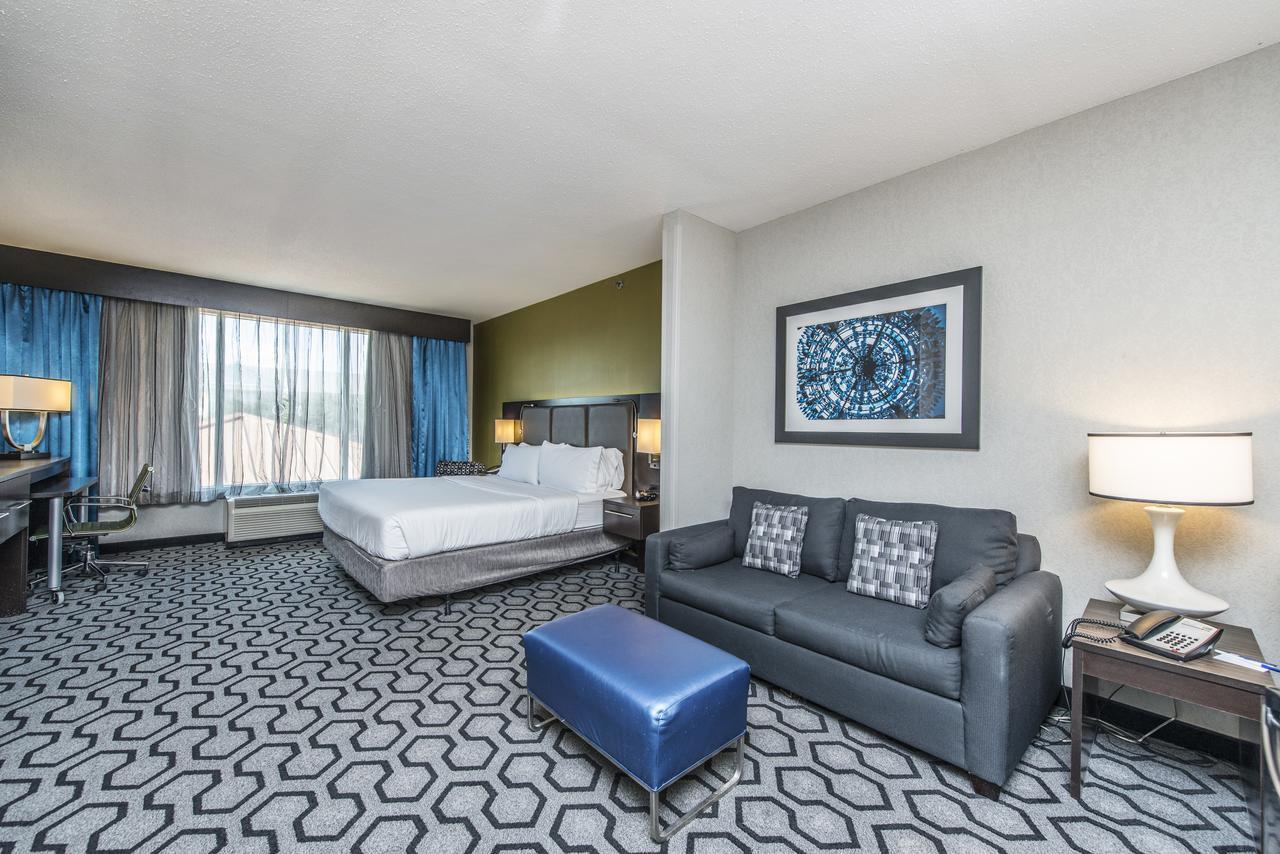 Express & Charleston Arpt-conv Ctr Area By Ihg Hotel