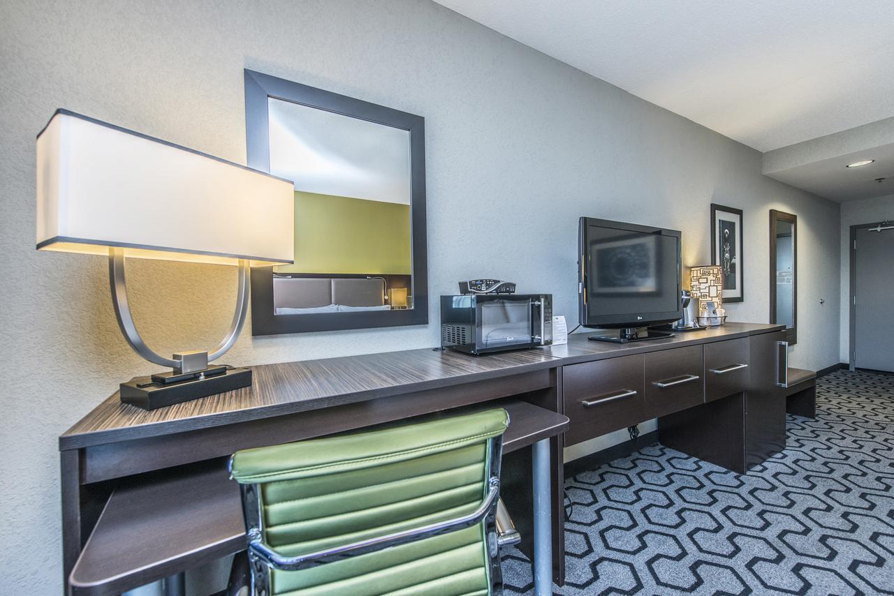 Express & Charleston Arpt-conv Ctr Area By Ihg Hotel