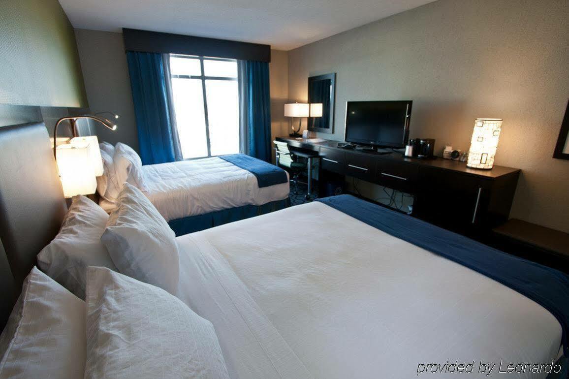 Hotel Express & Charleston Arpt-conv Ctr Area By Ihg 3*