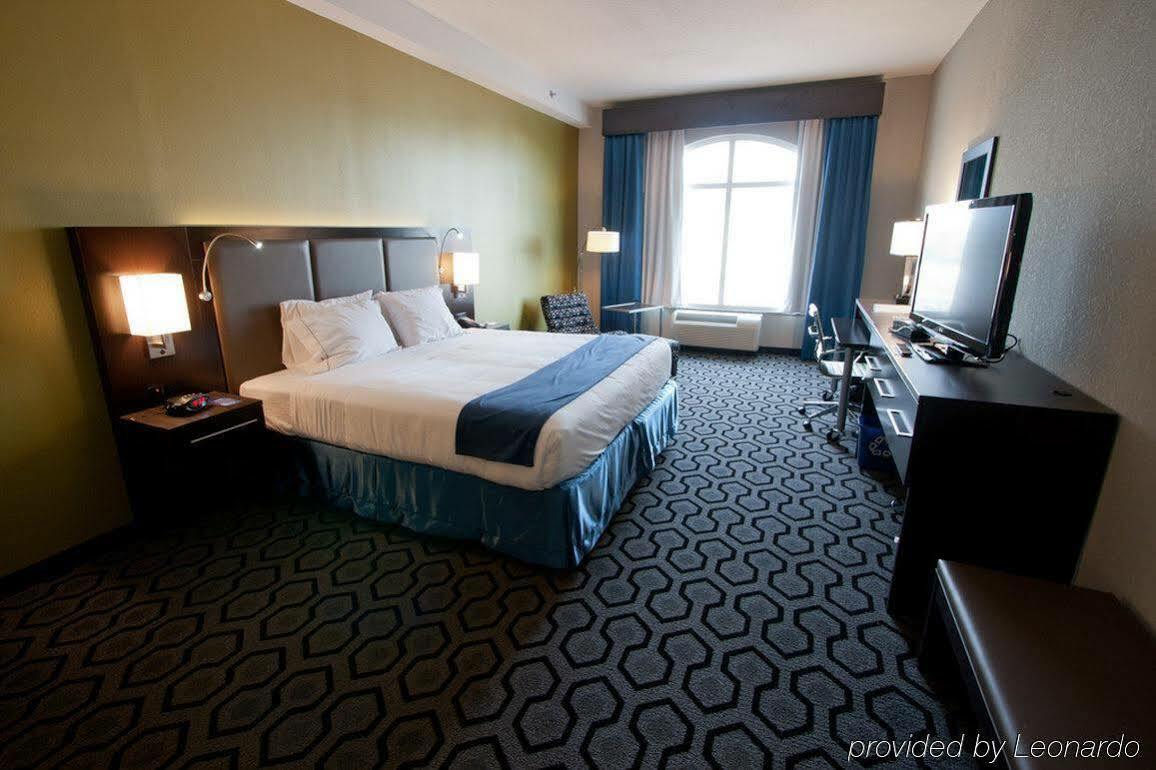 Express & Charleston Arpt-conv Ctr Area By Ihg Hotel