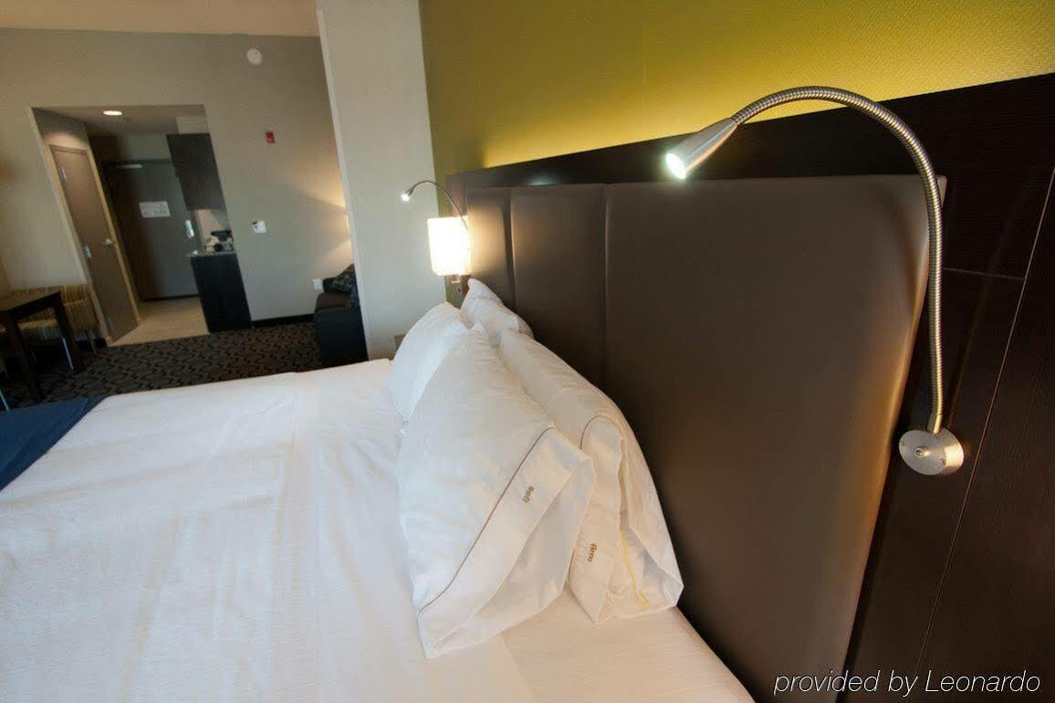 Express & Charleston Arpt-conv Ctr Area By Ihg Hotel 3*