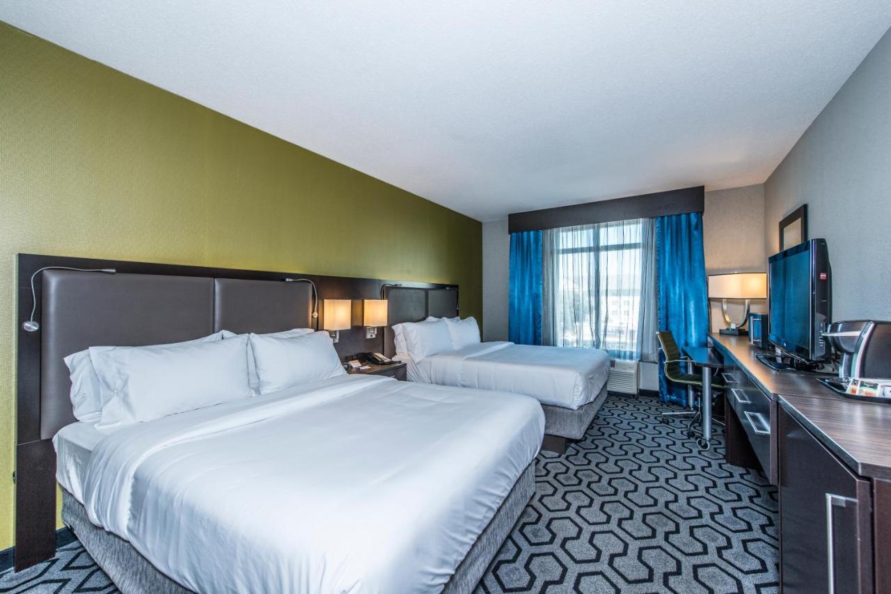 Express & Charleston Arpt-conv Ctr Area By Ihg Hotel 3*